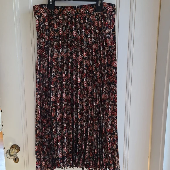 Max Studio Women's skirt - Picture 4 of 14